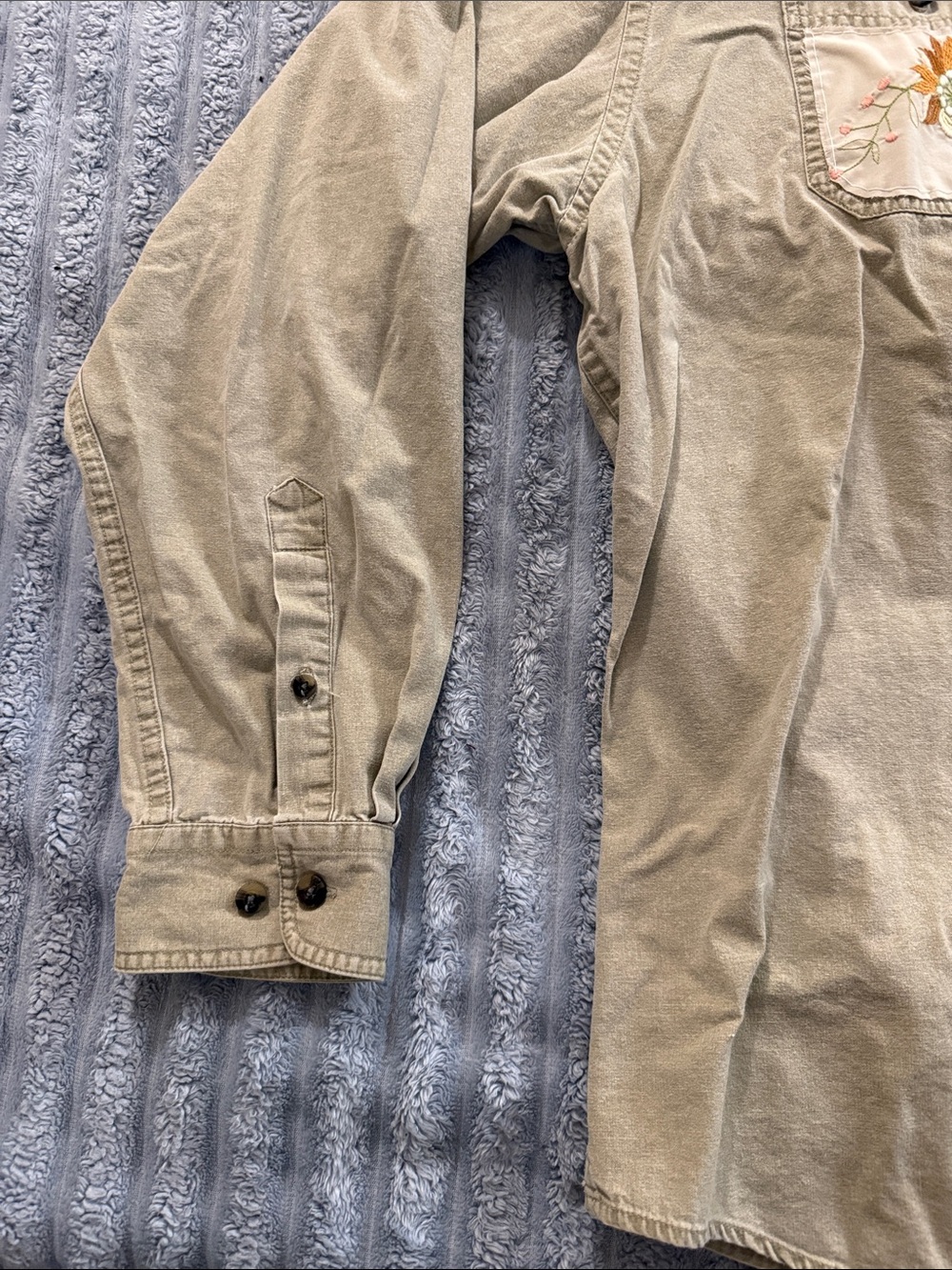 WindRiver Upcycled Casual Beige Button-Down Shirt with Patchwork Pockets - Picture 10 of 11